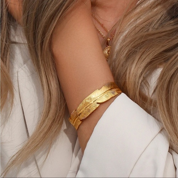 NEW 18K GOLD LEAF BANGLE CUFF BRACELET - Picture 1 of 10